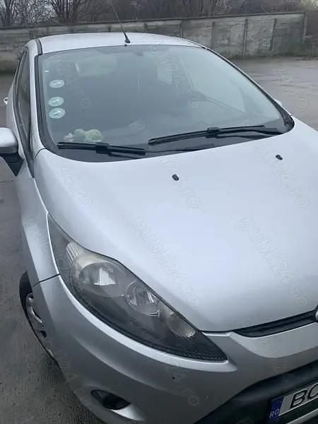 Gri Utilizat 2010 Ford Fiesta Berlinǎ | 3.900 EUR (Preț OK) - Imagine 1/4