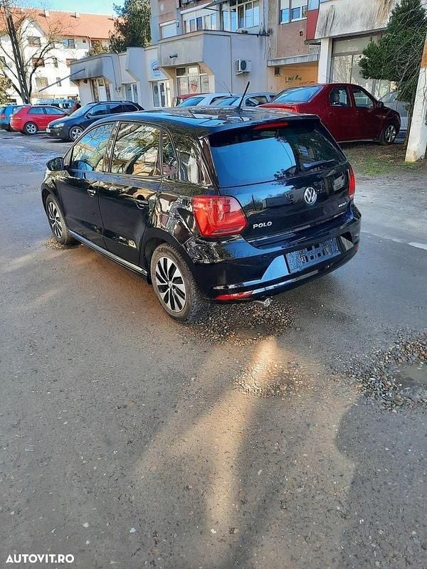 Second-hand VW Polo Comfortline 90 CP (66 kW) 2015 Culoarenegru