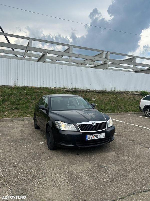 Negru Utilizat 2012 Skoda Octavia Classic Berlinǎ | 4.699 EUR (Preț bun) - Imagine 1/4