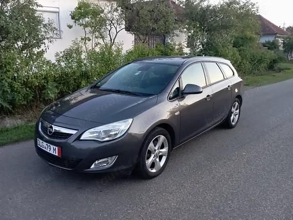 Utilizat 2011 Opel Astra Break | 3.399 EUR (Preț OK) - Imagine 1/4