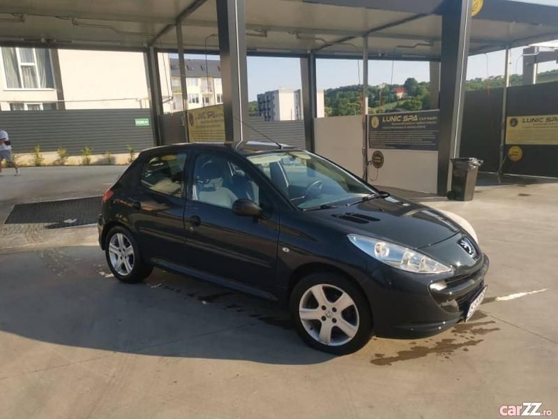 Utilizat 2011 Peugeot 206+ Hatchback | 2.000 EUR - Imagine 1/4