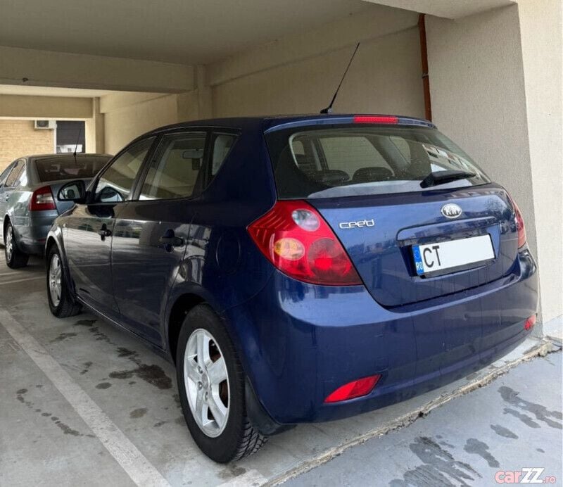 Albastru Utilizat 2009 Kia Ceed 2 Hatchback | 2.250 EUR (Preț bun) - Imagine 1/4