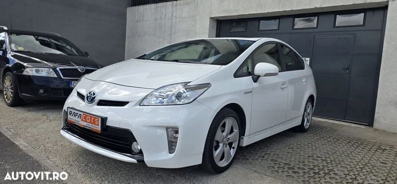 Alb Utilizat 2014 Toyota Prius Executive Hatchback | 13.400 EUR (Scump) - Imagine 1/4