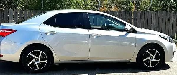 Argintiu Utilizat 2016 Toyota Corolla Berlinǎ | 9.400 EUR (Preț OK) - Imagine 1/4