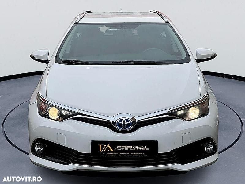 Second-hand Toyota Auris Hybrid Cool 136 CP (100 kW) 2016 Culoarealb Break