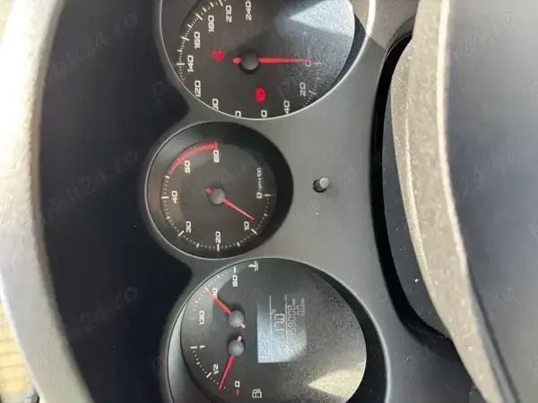 Alb Utilizat 2013 Seat Altea Monovolum | 3.800 EUR (Preț bun) - Imagine 1/4
