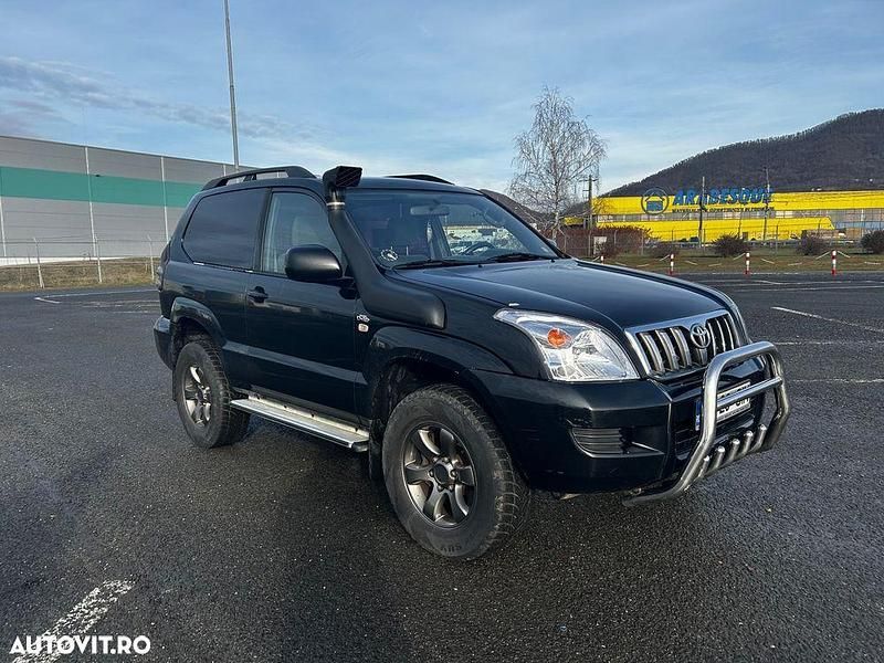 Culoarenegru Utilizat 2004 Toyota Land Cruiser SUV | 9.500 EUR (Preț bun) - Imagine 1/4