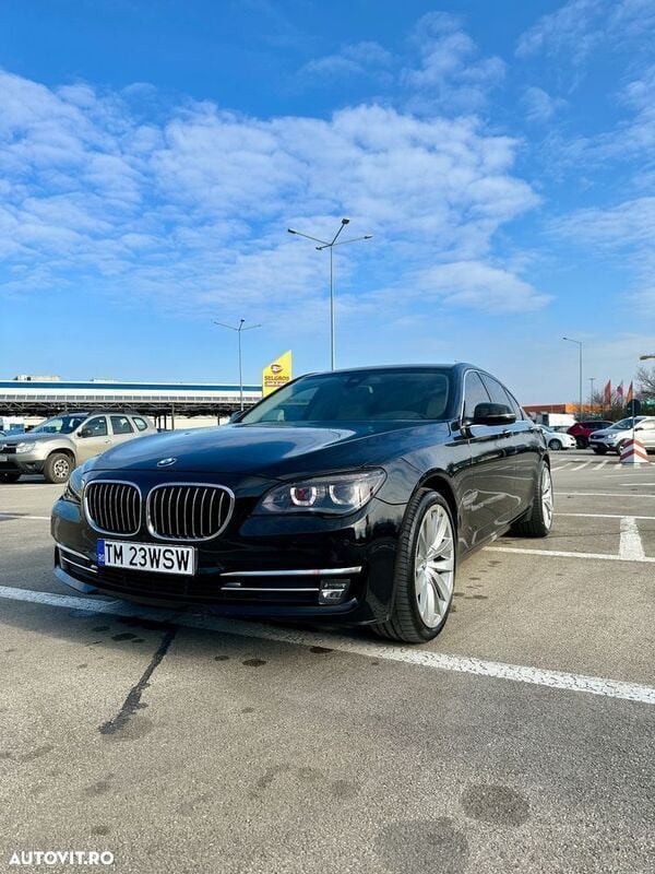 Negru Utilizat 2014 BMW 730 Berlinǎ | 14.980 EUR (Super Preț) - Imagine 1/4