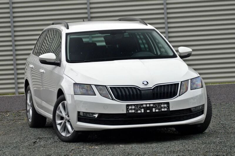 Alb Utilizat 2020 Skoda Octavia Break | 13.490 EUR (Preț bun) - Imagine 1/4