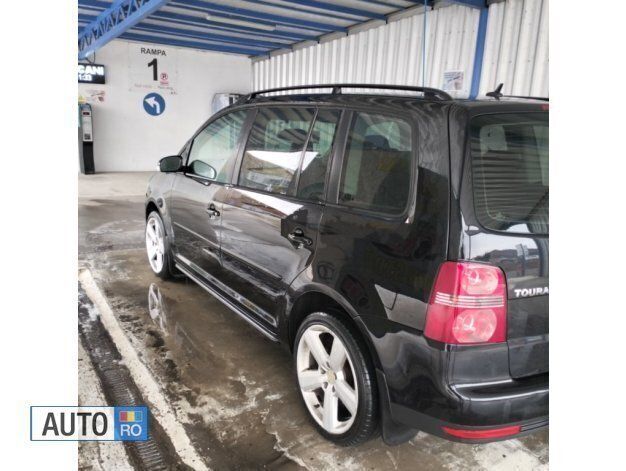 Negru Utilizat 2009 VW Touran Monovolum | 4.300 EUR - Imagine 1/4
