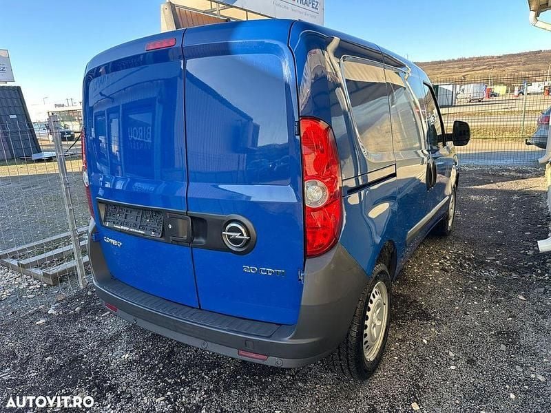 Second-hand Opel Combo 135 CP (99 kW) 2016 Culoarealbastru Monovolum