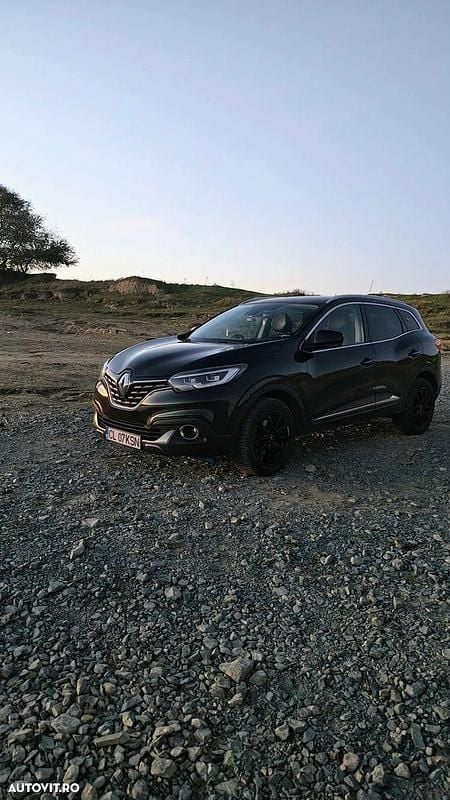 Culoarenegru Utilizat 2015 Renault Kadjar Zen SUV | 12.699 EUR (Scump) - Imagine 1/4
