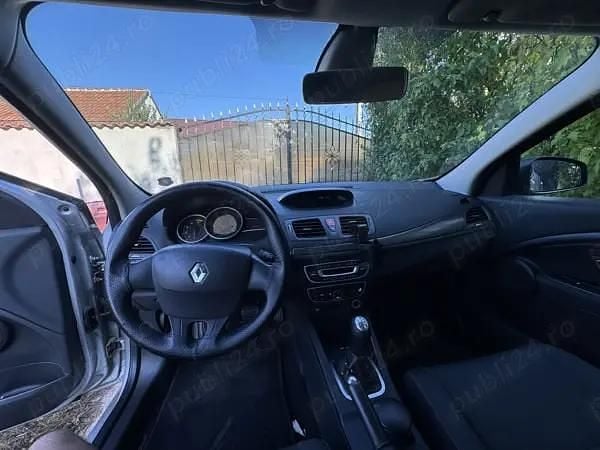 Utilizat 2010 Renault Mégane III Hatchback | 2.200 EUR (Preț OK) - Imagine 1/4