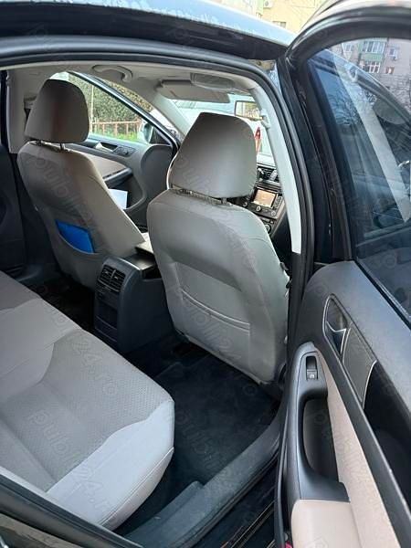 Second-hand VW Jetta 105 CP (77 kW) 2012 Negru Berlinǎ