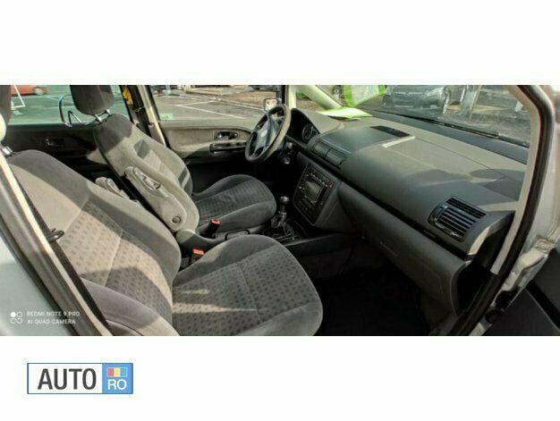 Second-hand VW Sharan 116 CP (85 kW) 2003 Argintiu Monovolum