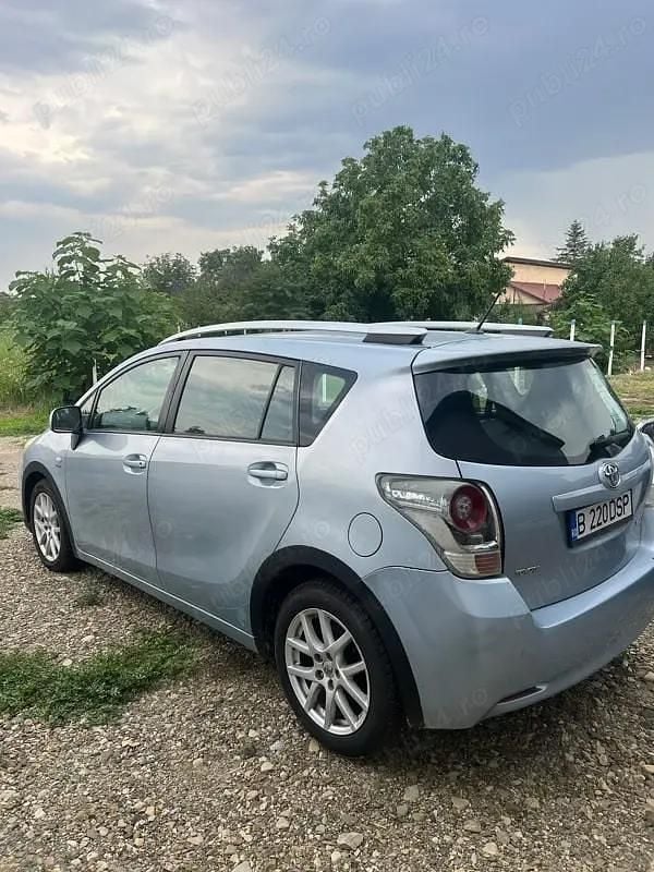 Gri Utilizat 2011 Toyota Verso Monovolum | 3.550 EUR - Imagine 1/4