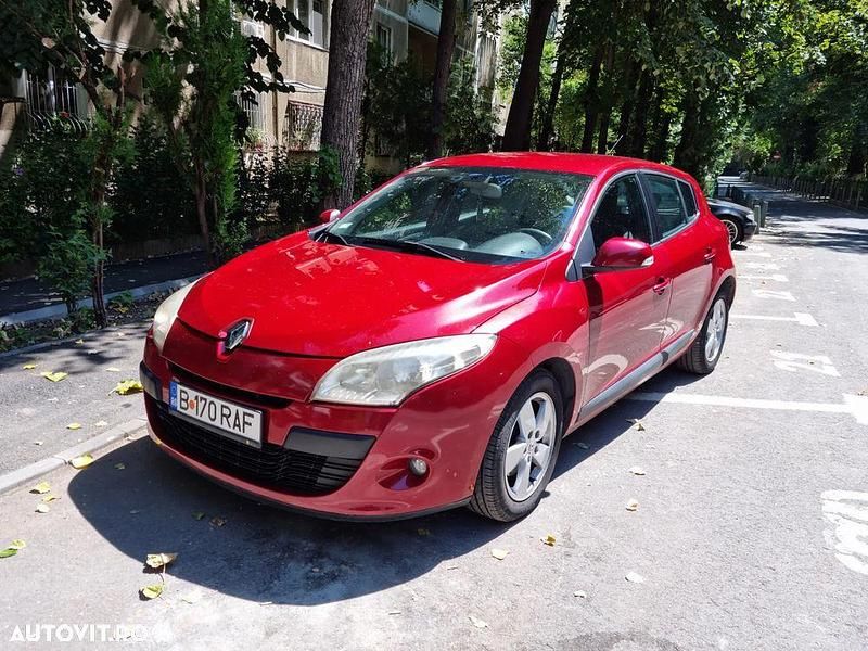 Culoarerosu Utilizat 2009 Renault Mégane III Hatchback | 4.000 EUR (Preț OK) - Imagine 1/4