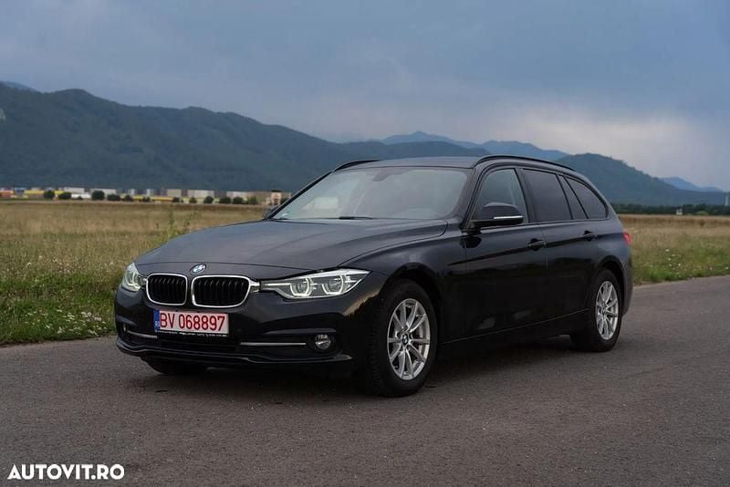 Culoarenegru Utilizat 2018 BMW 318 Sport Line Break | 11.750 EUR (Preț bun) - Imagine 1/4