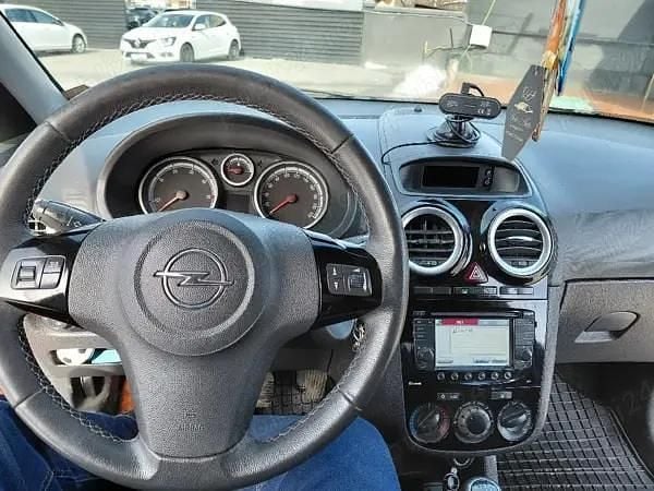 Second-hand Opel Corsa Color Edition 75 CP (55 kW) 2014 Culoarerosu Hatchback