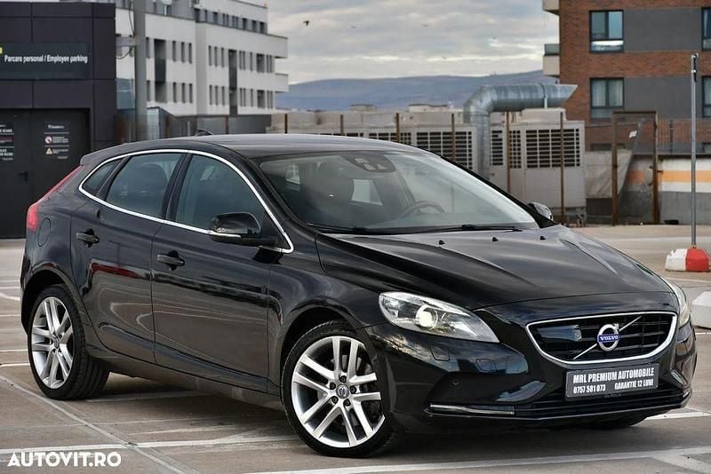Second-hand Volvo V40 Momentum 150 CP (110 kW) 2016 Culoarenegru Hatchback