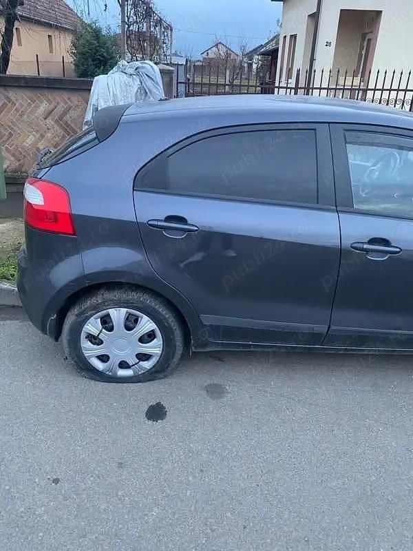 Second-hand Kia Rio 114 CP (83 kW) 2012 Hatchback
