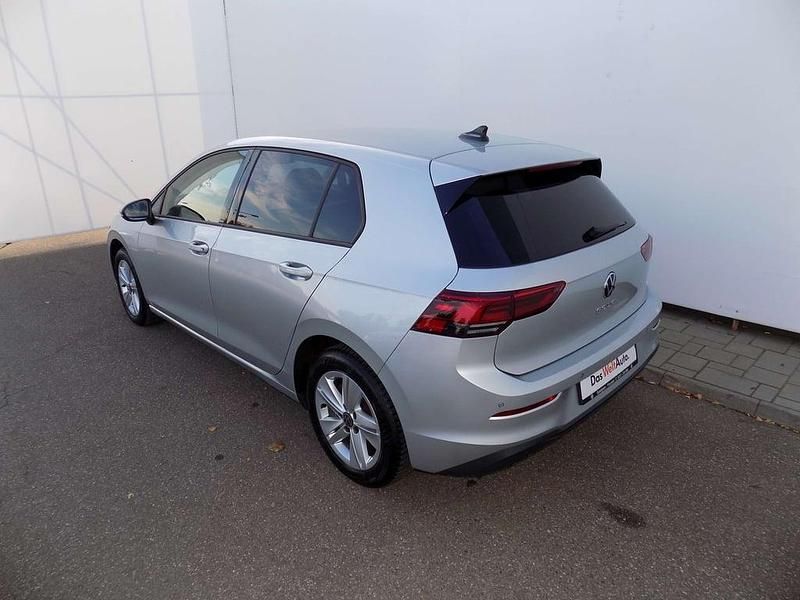 Second-hand VW Golf VIII Life 116 CP (85 kW) 2023 Gri mediumetalicperleffect