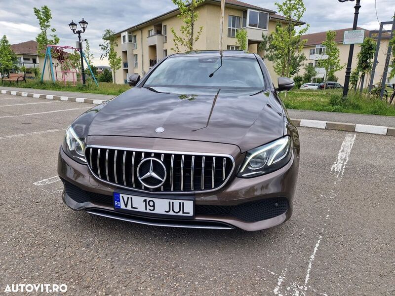 Maro Utilizat 2017 Mercedes E220 Berlinǎ | 23.000 EUR (Preț OK) - Imagine 1/4