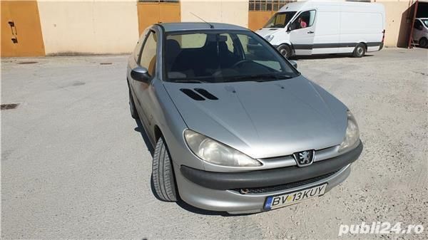 Second-hand Peugeot 206 68 CP (50 kW) 2003 Argintiu Hatchback