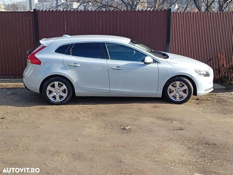 Second-hand Volvo V40 Momentum 150 CP (110 kW) 2013 Culoarealte culori Hatchback