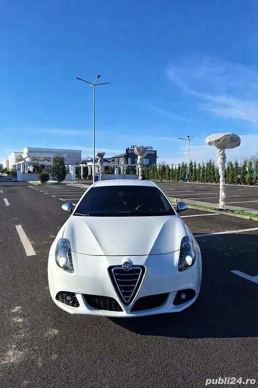 Second-hand Alfa Romeo Giulietta 170 CP (125 kW) 2010 Alb Hatchback