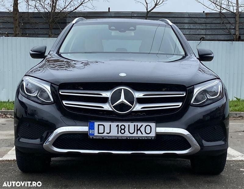 Culoarenegru Utilizat 2017 Mercedes GLC250 SUV | 18.800 EUR (Super Preț) - Imagine 1/4
