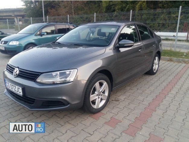 Gri Utilizat 2013 VW Jetta Berlinǎ | 7.900 EUR (Puțin scump) - Imagine 1/4