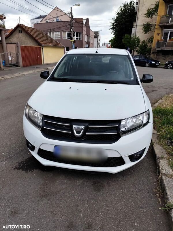 Alb Utilizat 2015 Dacia Sandero Ambiance Hatchback | 4.000 EUR (Super Preț) - Imagine 1/4