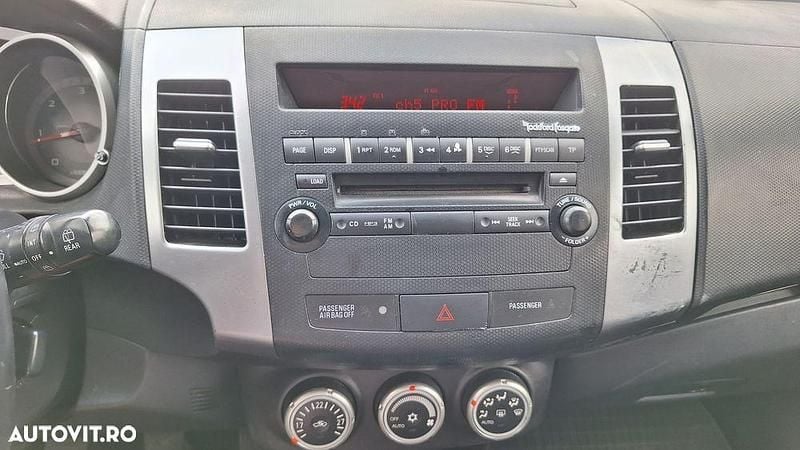 Second-hand Mitsubishi Outlander Intense 156 CP (114 kW) 2008 Albastru SUV