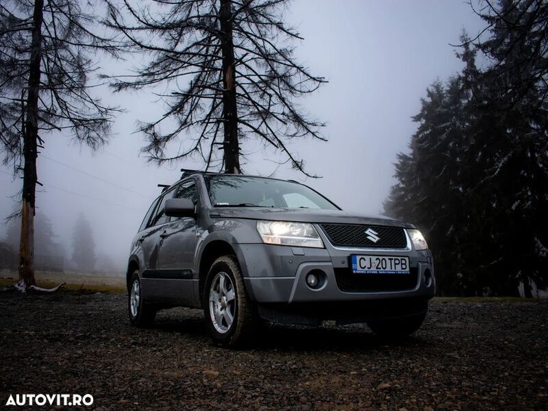 Gri Utilizat 2007 Suzuki Grand Vitara SUV | 4.700 EUR (Preț OK) - Imagine 1/4