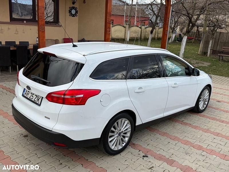 Second-hand Ford Focus Titanium 125 CP (91 kW) 2016 Culoarealb Break