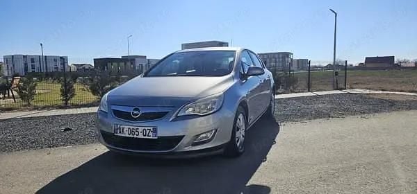 Second-hand Opel Astra 110 CP (80 kW) 2011 Hatchback