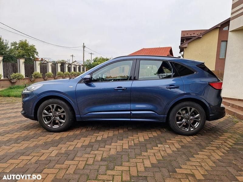 Second-hand Ford Kuga ST-Line 190 CP (139 kW) 2021 Culoarealbastru SUV