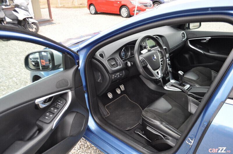 Second-hand Volvo V40 R-Design 120 CP (88 kW) 2015 Albastru Break