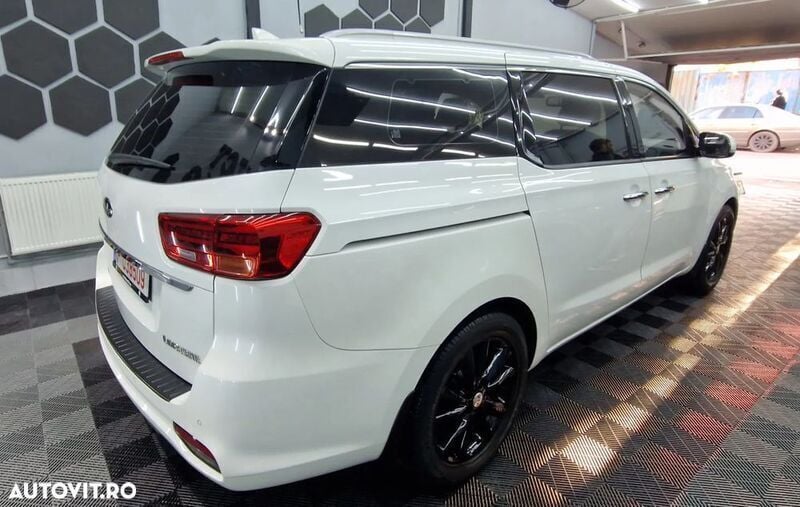 Second-hand Kia Carnival 204 CP (150 kW) 2018 Alb Monovolum