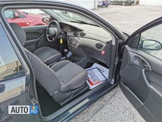 Second-hand Ford Focus 100 CP (73 kW) 2004 Albastru Berlinǎ