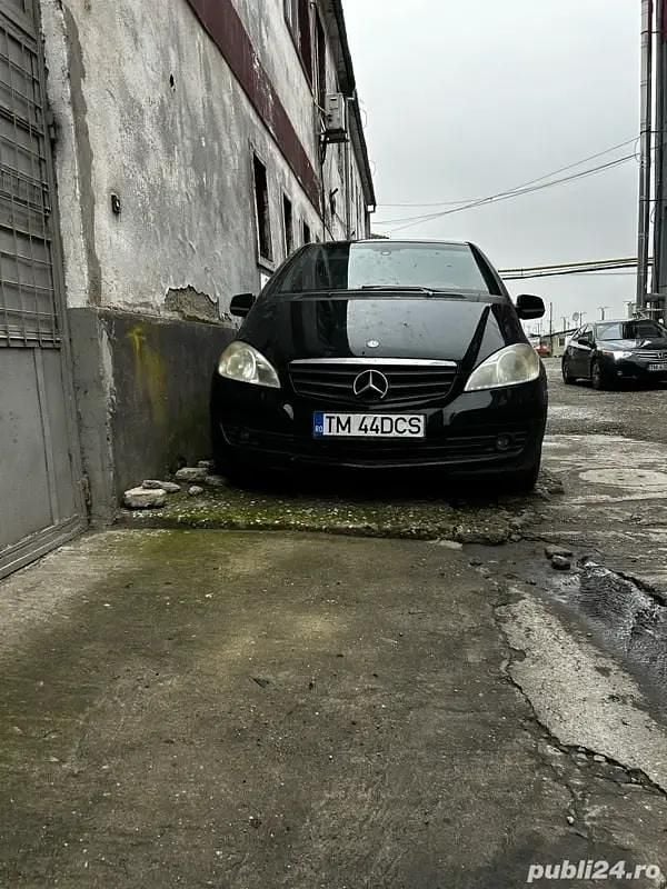 Second-hand Mercedes A200 115 CP (84 kW) 2012 Negru Hatchback