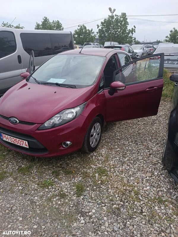 Alte culori Utilizat 2012 Ford Fiesta Hatchback | 3.350 EUR (Preț bun) - Imagine 1/4
