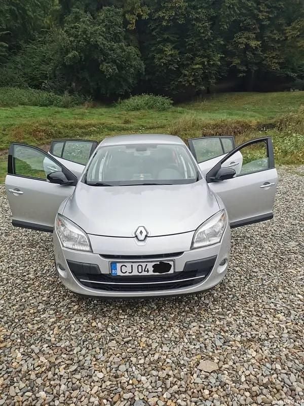 Gri Utilizat 2011 Renault Mégane III Hatchback | 4.600 EUR (Preț OK) - Imagine 1/4