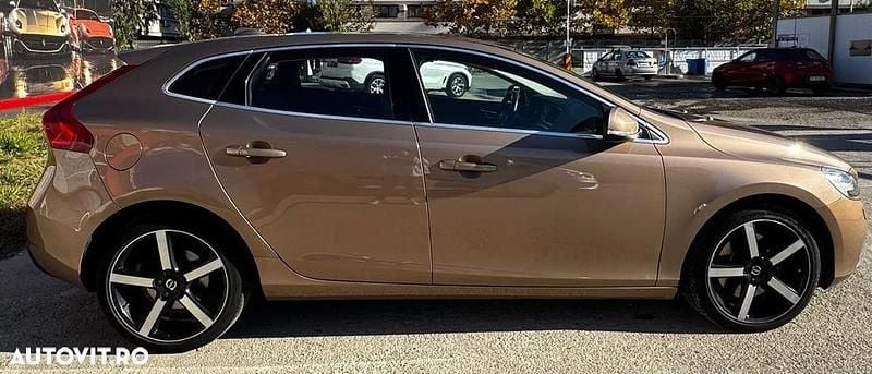 Second-hand Volvo V40 Inscription 150 CP (110 kW) 2016 Culoaremaro Hatchback