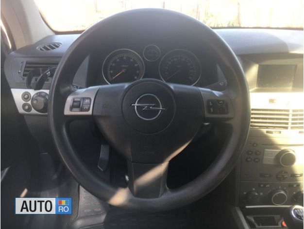Gri Utilizat 2004 Opel Astra Hatchback | 3.200 EUR (Scump) - Imagine 1/4
