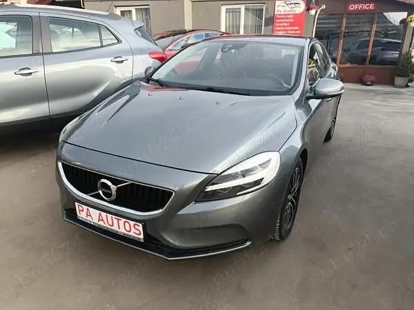 Second-hand Volvo V40 R-Design 120 CP (88 kW) 2017 Gri Hatchback