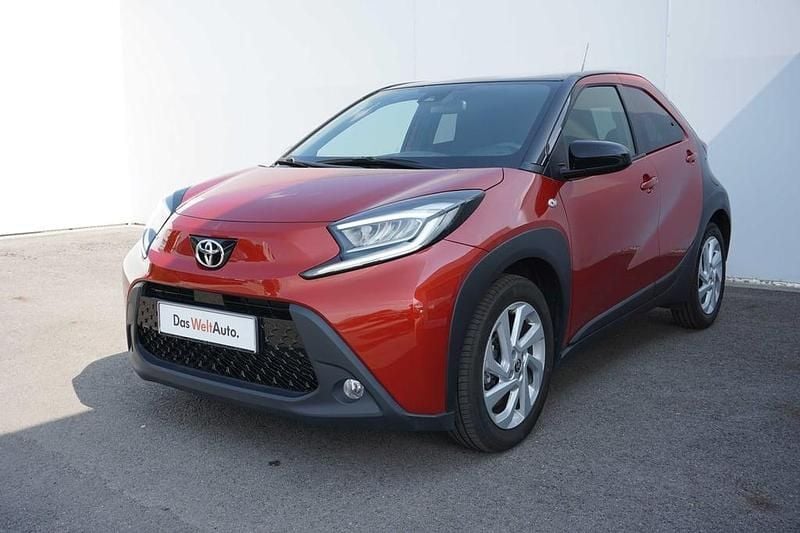 Rosu inchis metalic Utilizat 2022 Toyota Aygo Hatchback | 17.500 EUR (Scump) - Imagine 1/4