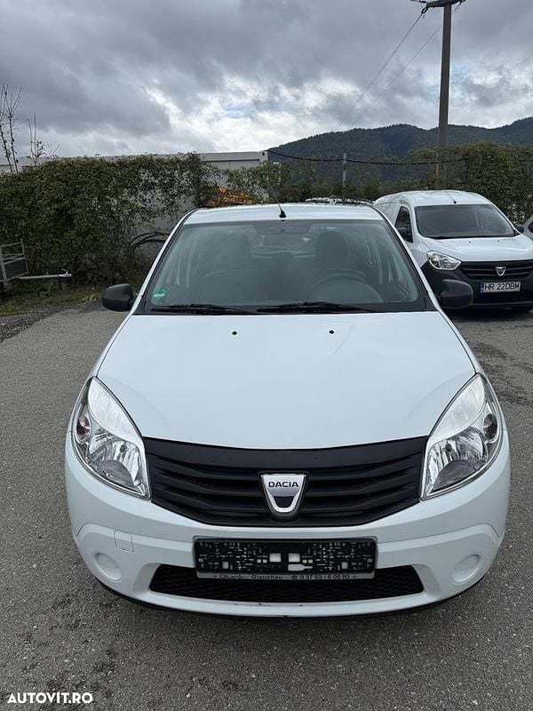Culoarealb Utilizat 2009 Dacia Sandero Ambiance Hatchback | 2.000 EUR (Preț bun) - Imagine 1/4