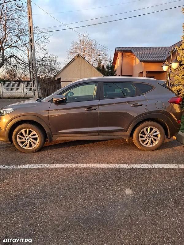 Second-hand Hyundai Tucson Comfort 132 CP (97 kW) 2018 Culoaremaro SUV